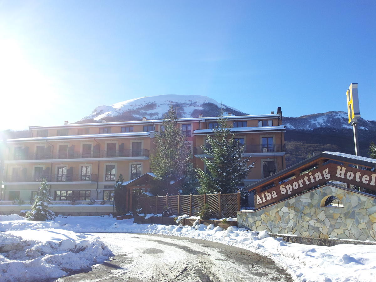 Alba Sporting Hotel Rocca di Mezzo Buitenkant foto