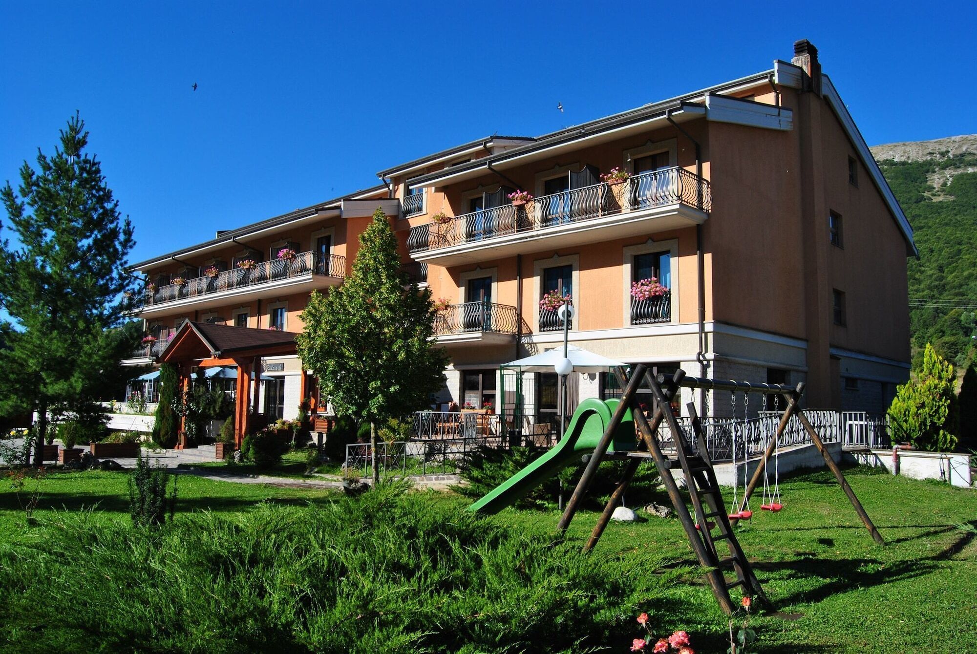 Alba Sporting Hotel Rocca di Mezzo Buitenkant foto